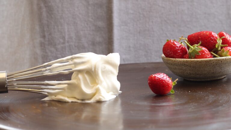 How to whip egg whites properly to get solid peaks in a couple of minutes strawberries